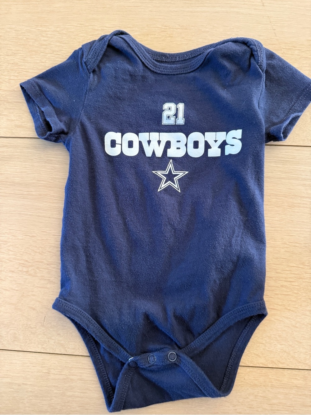 Ezekiel Elliott onesie - 9 months
